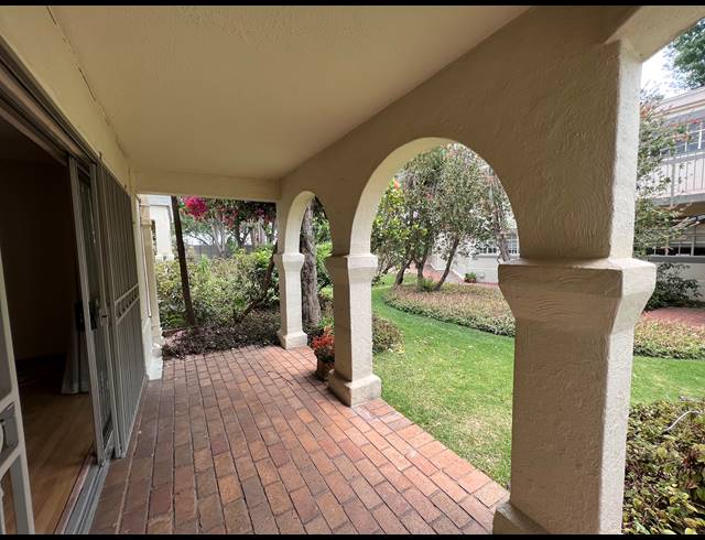 2 BEDROOM APARTMENT RENTED IN BRYANSTON
